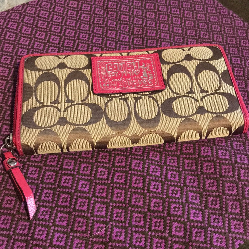 Coach Poppy clutch wallet EUC!